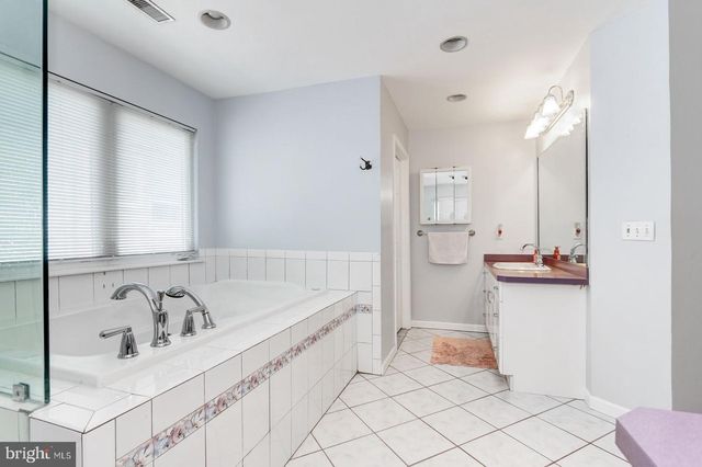 5213 OCEAN DR S, Brigantine, NJ 08203