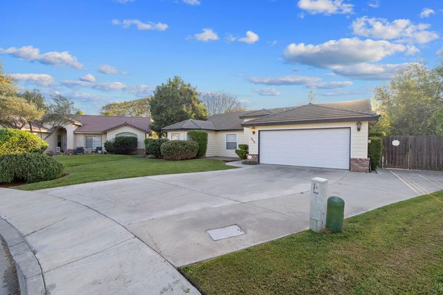 2505 W Delta Court, Visalia, CA 93291