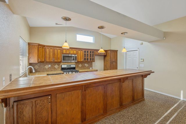 2505 W Delta Court, Visalia, CA 93291