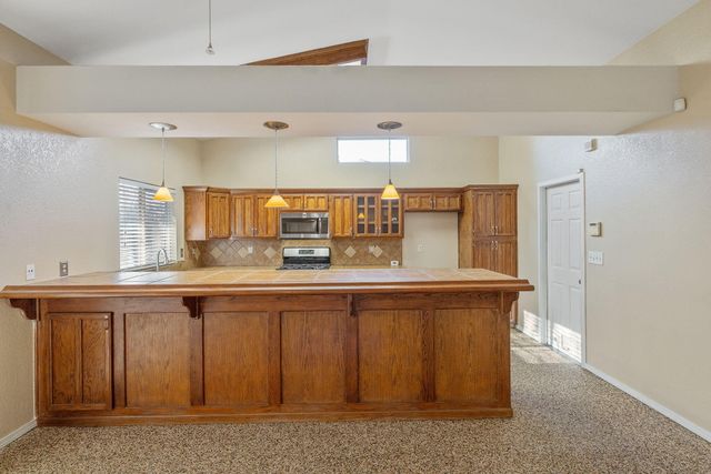 2505 W Delta Court, Visalia, CA 93291