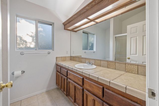 2505 W Delta Court, Visalia, CA 93291