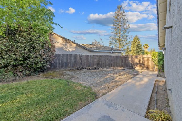 2505 W Delta Court, Visalia, CA 93291