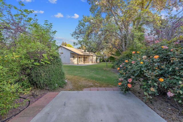 2505 W Delta Court, Visalia, CA 93291