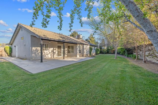 2505 W Delta Court, Visalia, CA 93291