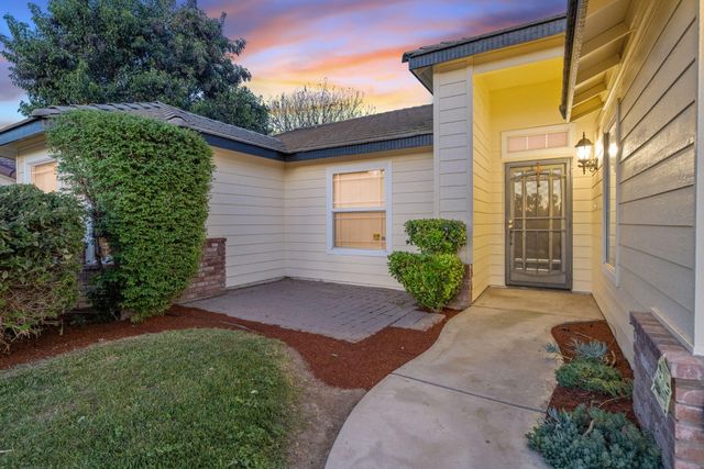 2505 W Delta Court, Visalia, CA 93291