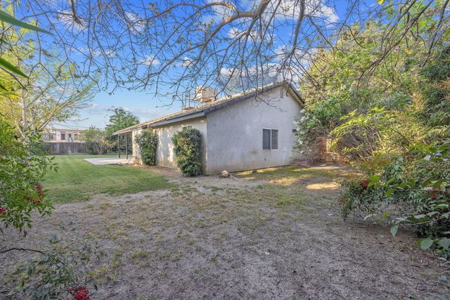 2505 W Delta Court, Visalia, CA 93291