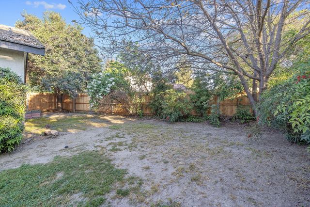 2505 W Delta Court, Visalia, CA 93291