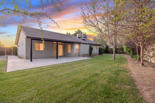 2505 W Delta Court, Visalia, CA 93291