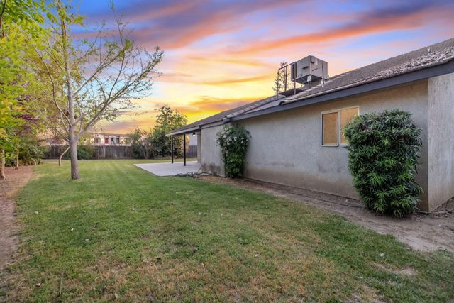 2505 W Delta Court, Visalia, CA 93291