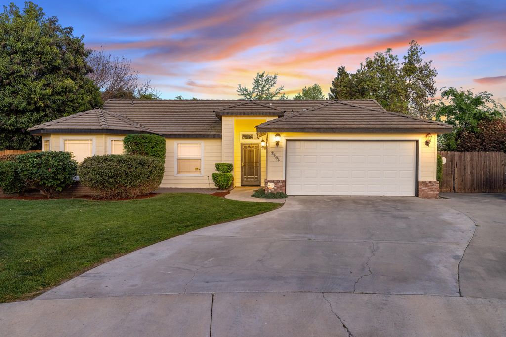 2505 W Delta Court, Visalia, CA 93291