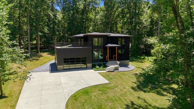 1084 Garton Road, Burns, TN 37029