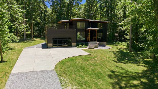 1084 Garton Road, Burns, TN 37029