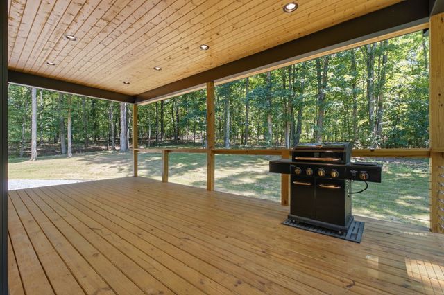 1084 Garton Road, Burns, TN 37029