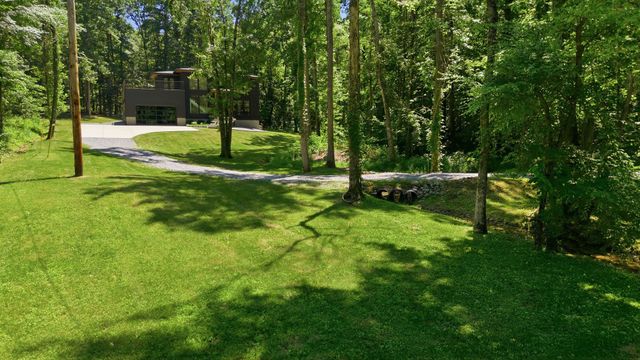 1084 Garton Road, Burns, TN 37029