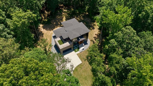 1084 Garton Road, Burns, TN 37029