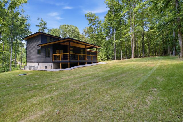 1084 Garton Road, Burns, TN 37029