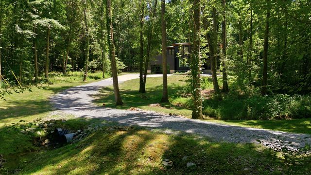 1084 Garton Road, Burns, TN 37029