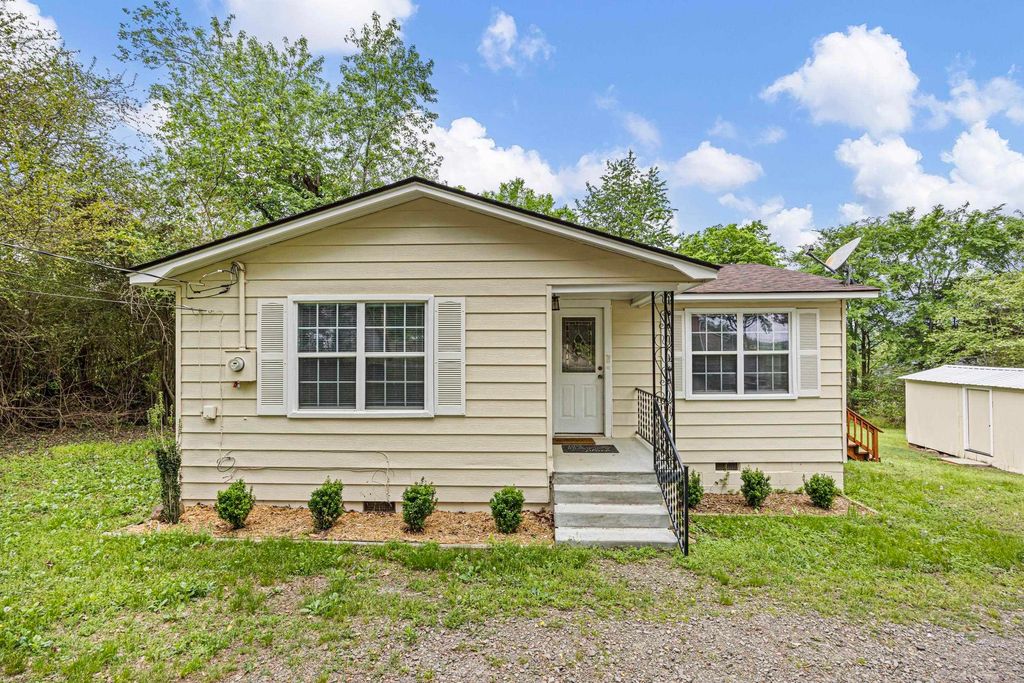 805 Ray Road, Clarksville, AR 72830