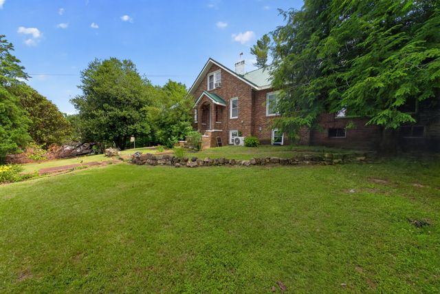 212 Main St, E, Waverly, TN 37185