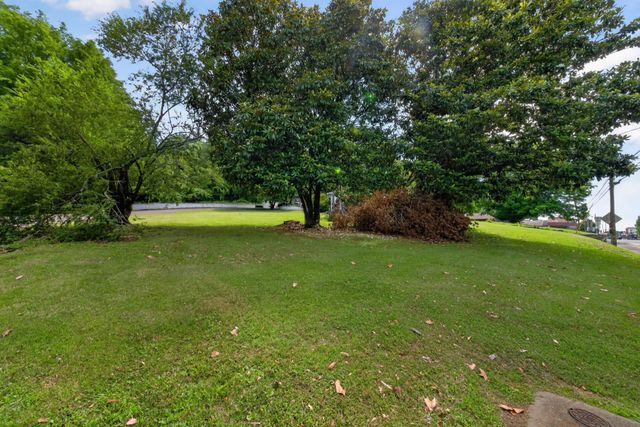 212 Main St, E, Waverly, TN 37185
