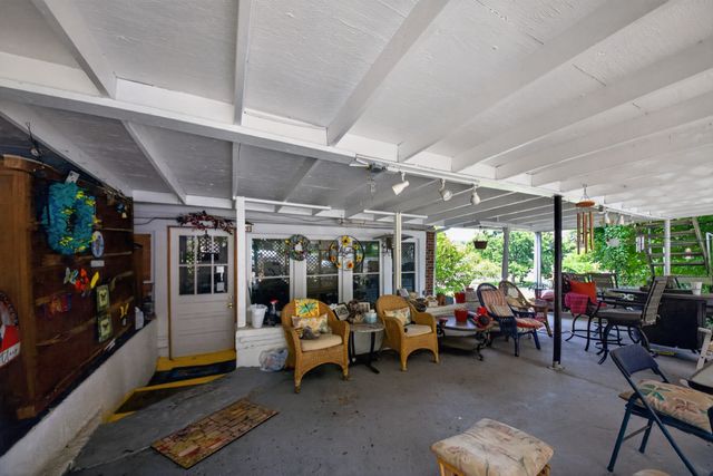212 Main St, E, Waverly, TN 37185