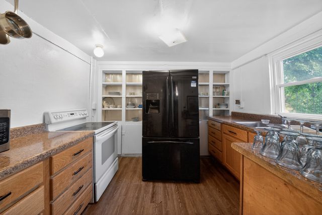 212 Main St, E, Waverly, TN 37185