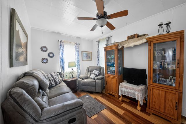 212 Main St, E, Waverly, TN 37185