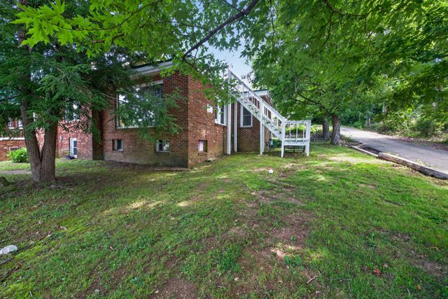 212 Main St, E, Waverly, TN 37185