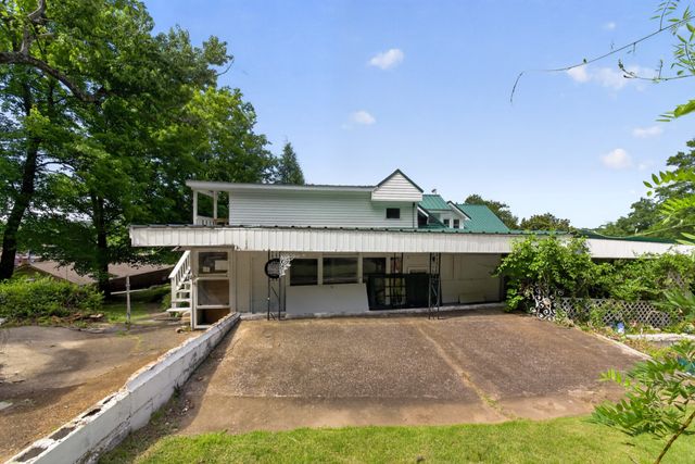212 Main St, E, Waverly, TN 37185