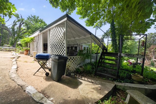 212 Main St, E, Waverly, TN 37185