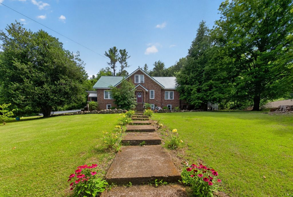 212 Main St, E, Waverly, TN 37185