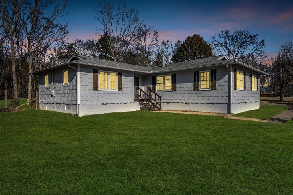 104 Foxland Dr, Smyrna, TN 37167