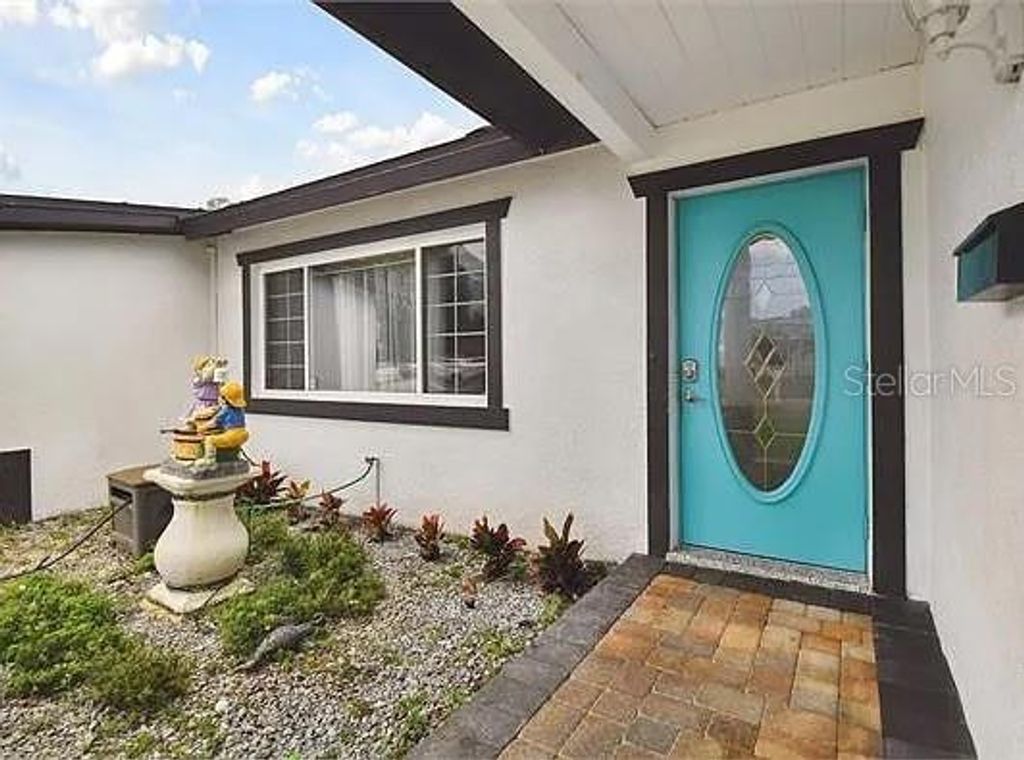 Image 3 of property listing at 6745 RALSTON BEACH CIRCLE, Tampa, FL 33614