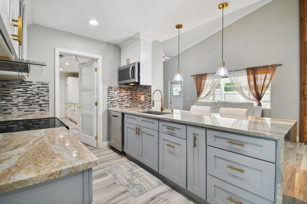 Image 7 of property listing at 6745 RALSTON BEACH CIRCLE, Tampa, FL 33614