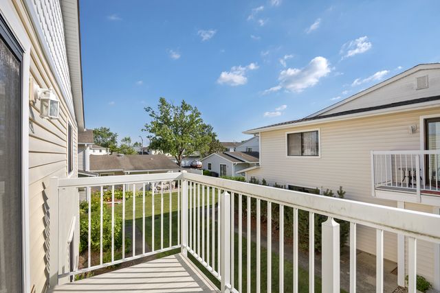 717 Whitesail Drive 717, Schaumburg, IL 60194
