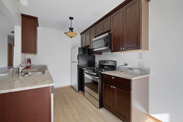 717 Whitesail Drive 717, Schaumburg, IL 60194