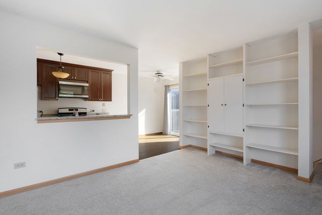 717 Whitesail Drive 717, Schaumburg, IL 60194