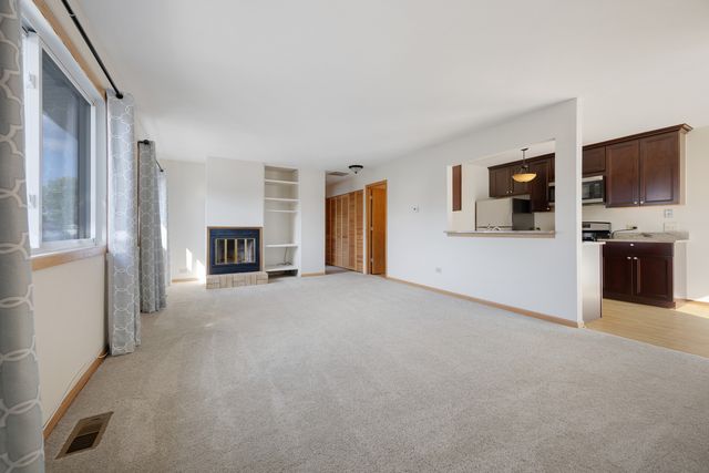 717 Whitesail Drive 717, Schaumburg, IL 60194