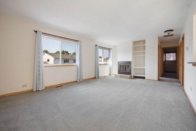 717 Whitesail Drive 717, Schaumburg, IL 60194