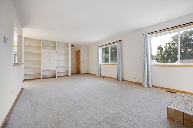 717 Whitesail Drive 717, Schaumburg, IL 60194