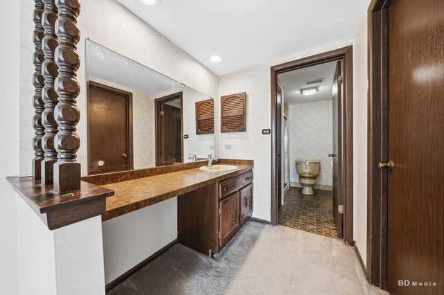 13628 Royal Court 810, Crestwood, IL 60418