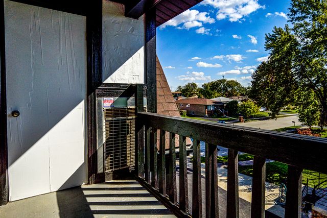 13628 Royal Court 810, Crestwood, IL 60418