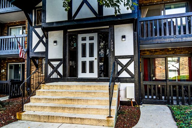 13628 Royal Court 810, Crestwood, IL 60418