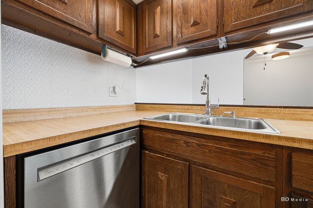 13628 Royal Court 810, Crestwood, IL 60418