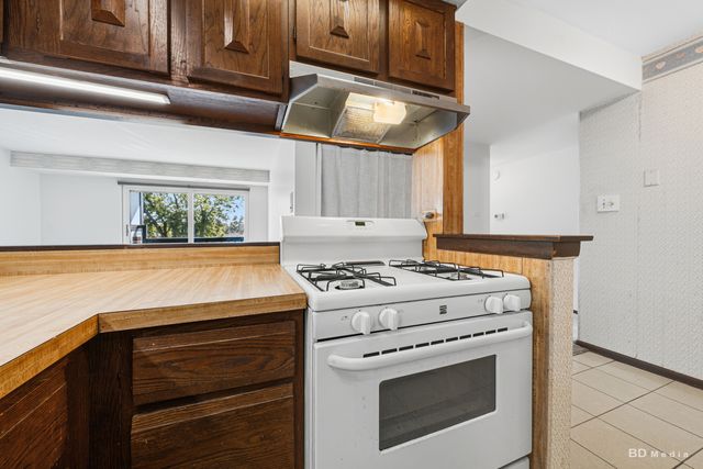 13628 Royal Court 810, Crestwood, IL 60418