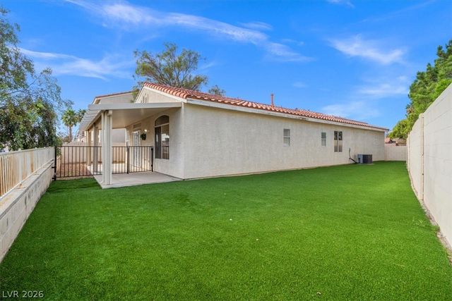 7904 Smokey Ridge Court, Las Vegas, NV 89131