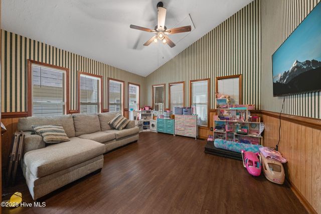 307 W Canary Street, Dunn, NC 28334