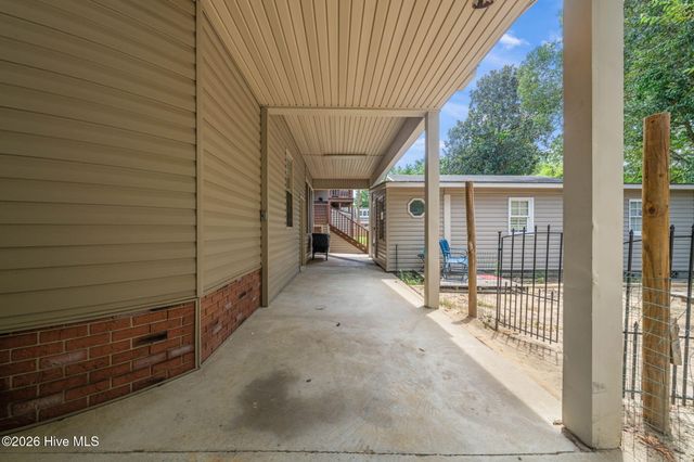 307 W Canary Street, Dunn, NC 28334