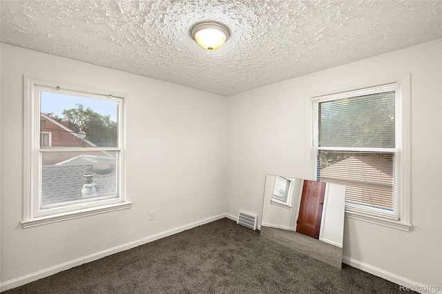 9236 Evergreen Avenue, Detroit, MI 48228