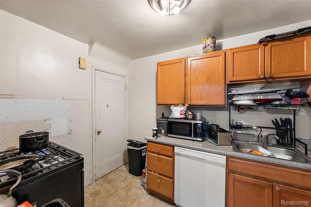 9236 Evergreen Avenue, Detroit, MI 48228